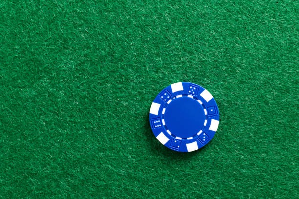 Macau Pools mobile app showing live chat and player interaction